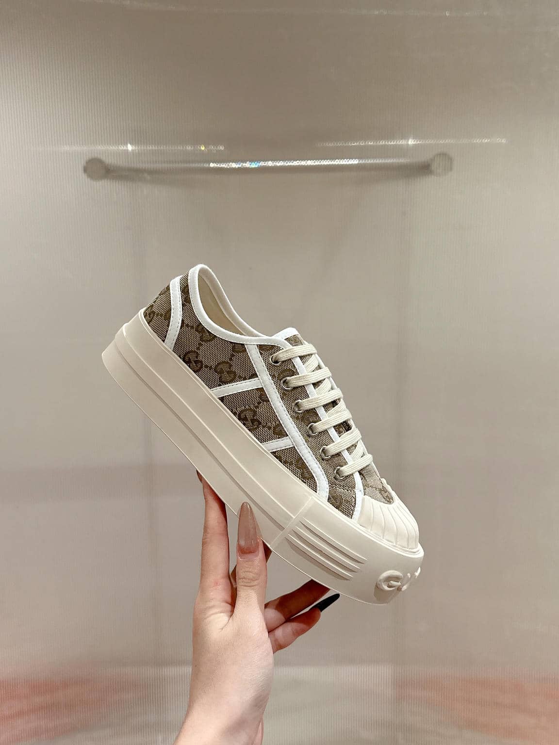 Sneaker